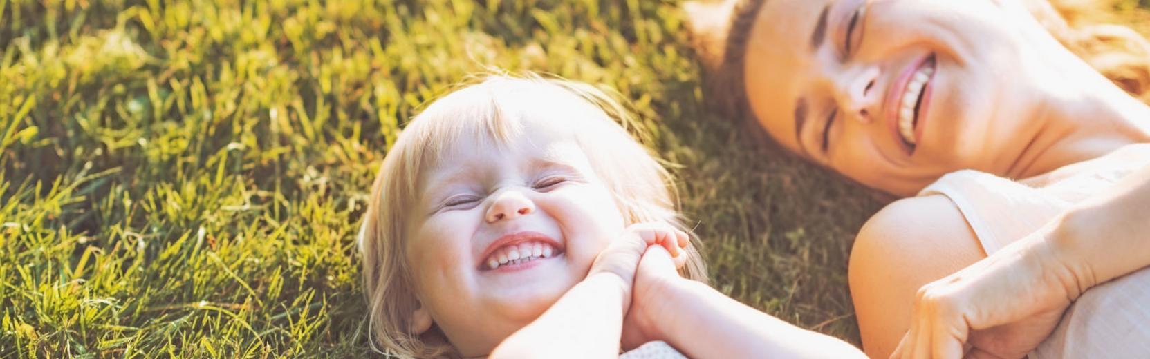 Vita alla pari divertente con il bambino